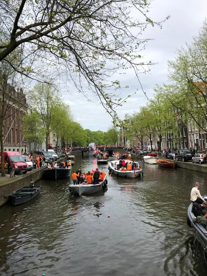 Ph93 Amsterdam Central 3*,
